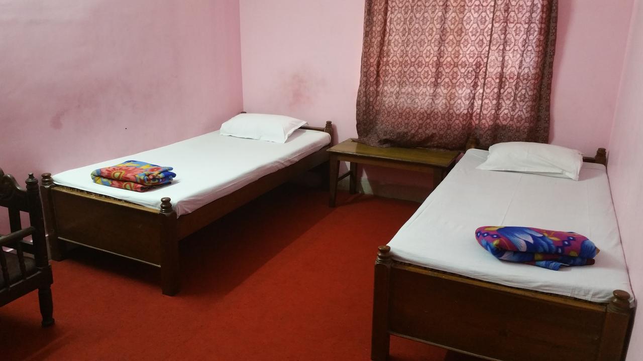 Renu Guest House Калькутта Экстерьер фото