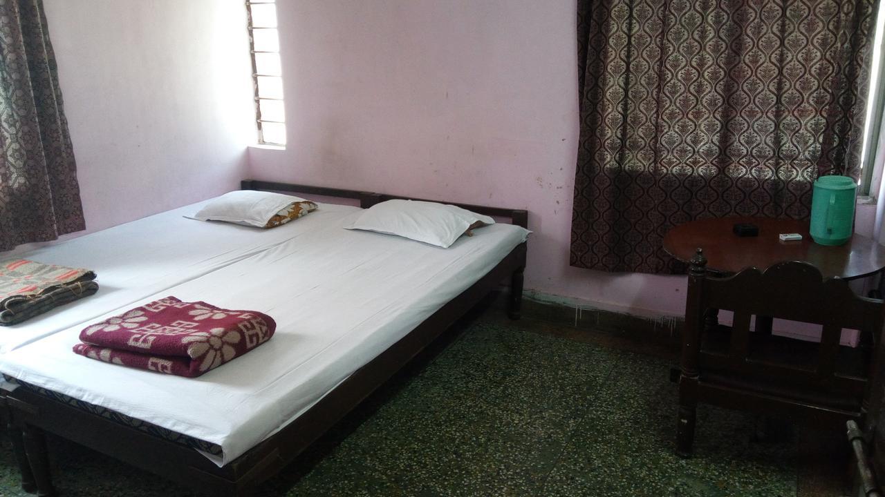 Renu Guest House Калькутта Экстерьер фото