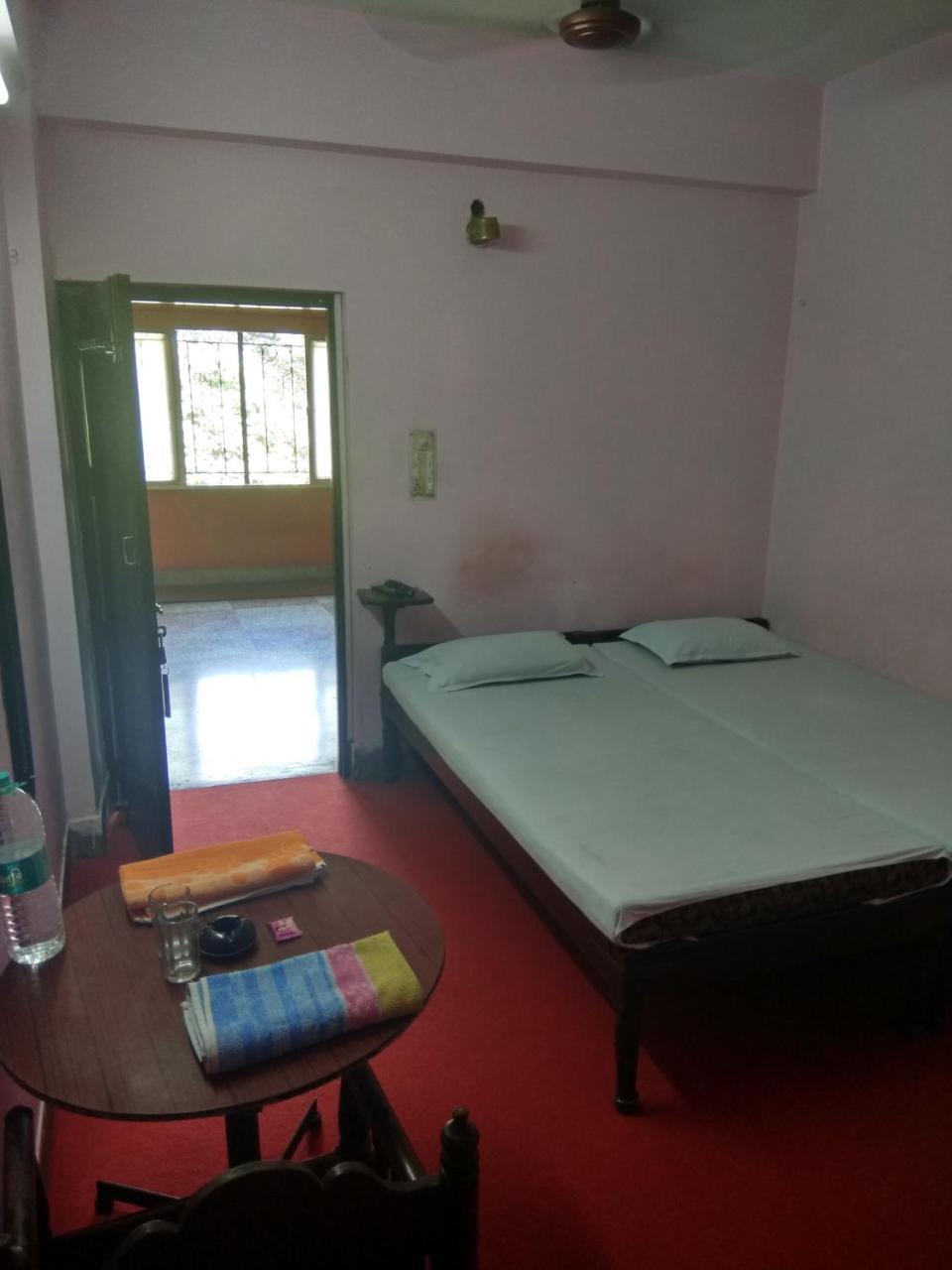 Renu Guest House Калькутта Экстерьер фото