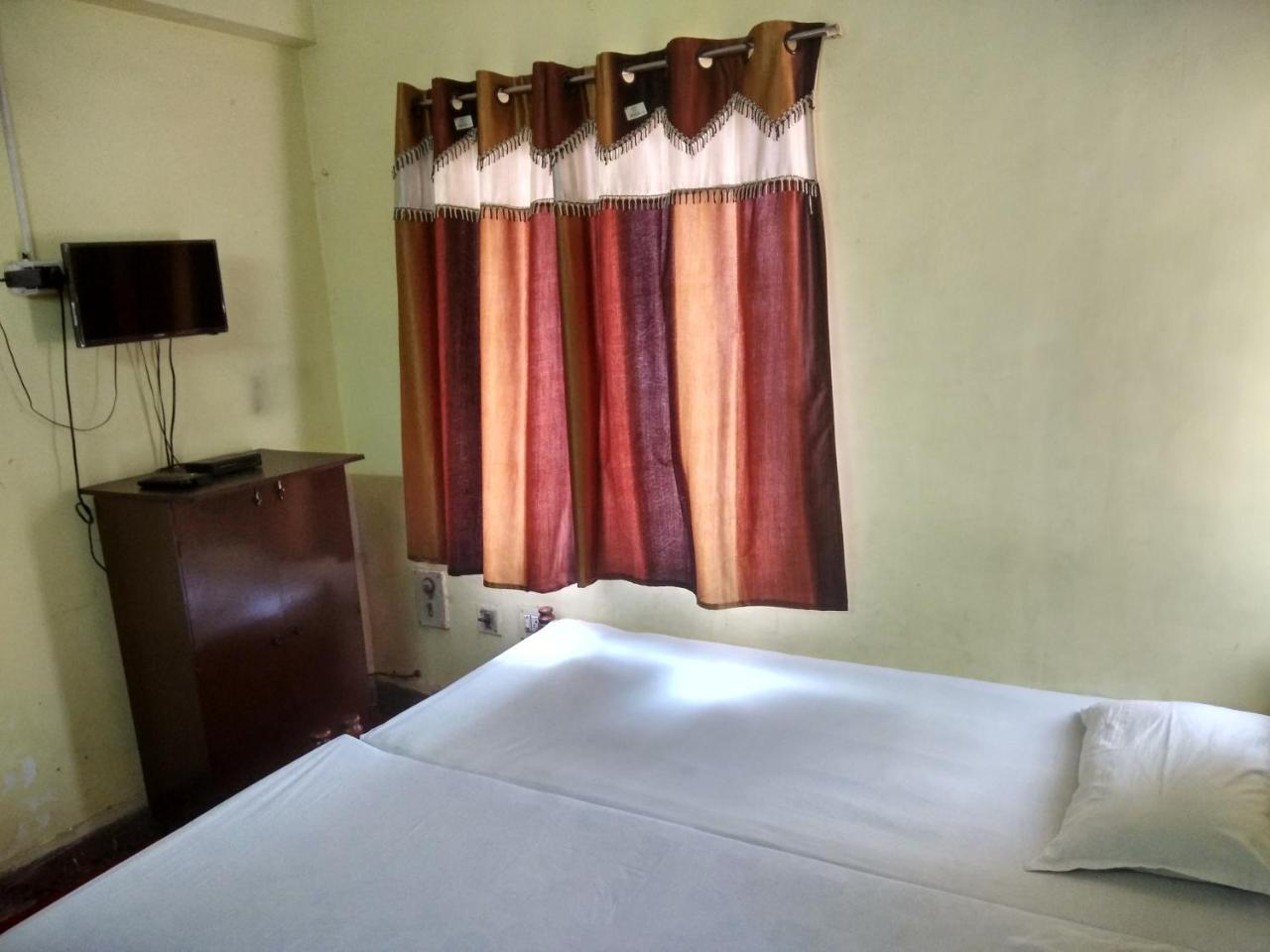 Renu Guest House Калькутта Экстерьер фото