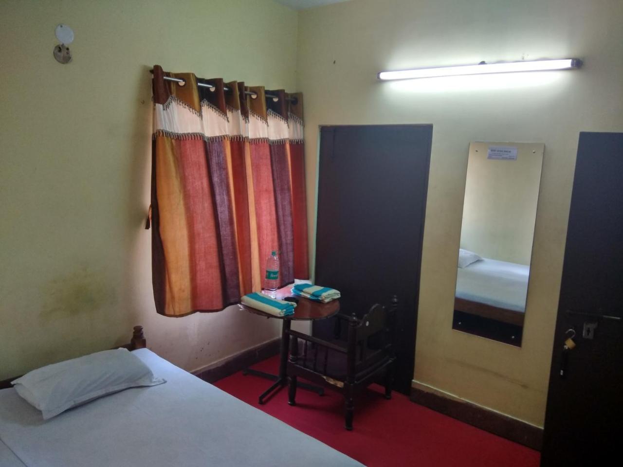 Renu Guest House Калькутта Экстерьер фото